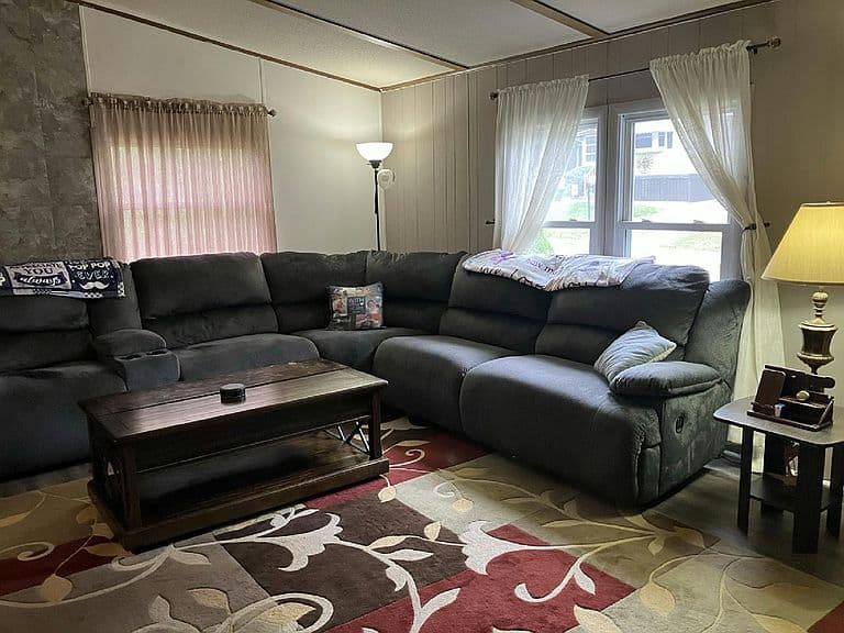 Listing photo 2