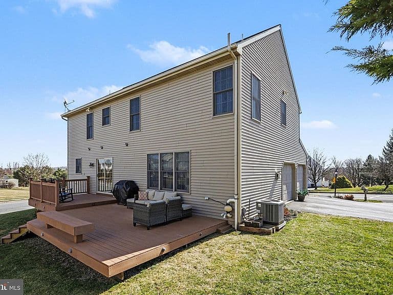 Listing photo 5