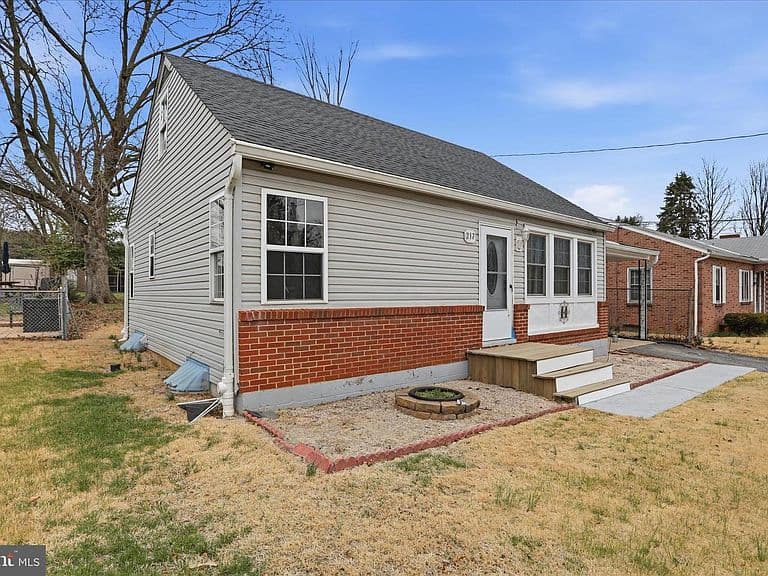 Listing photo 3