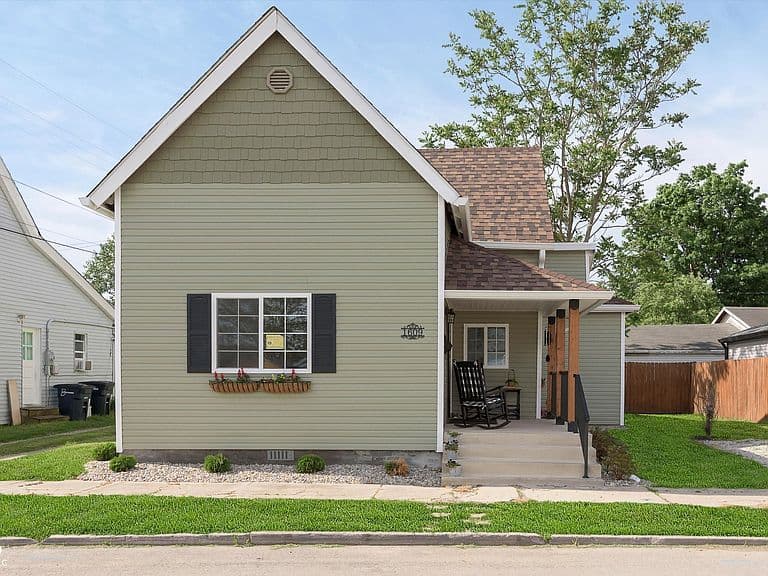 Listing photo 2