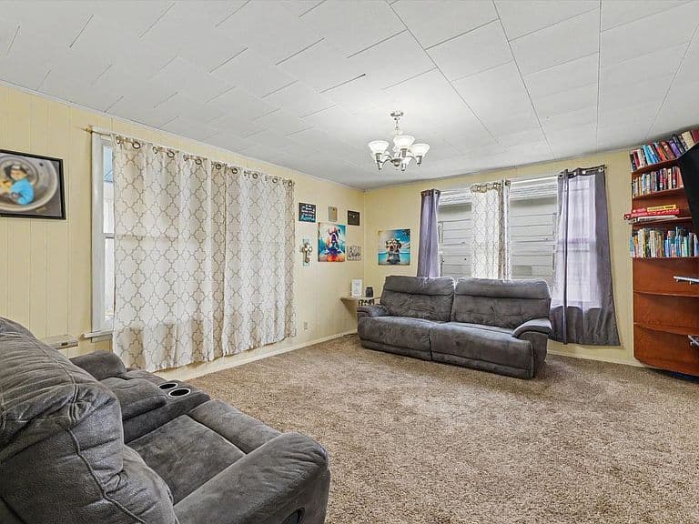 Listing photo 3