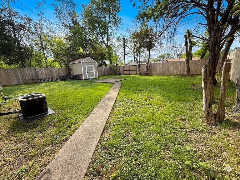 Listing photo 3