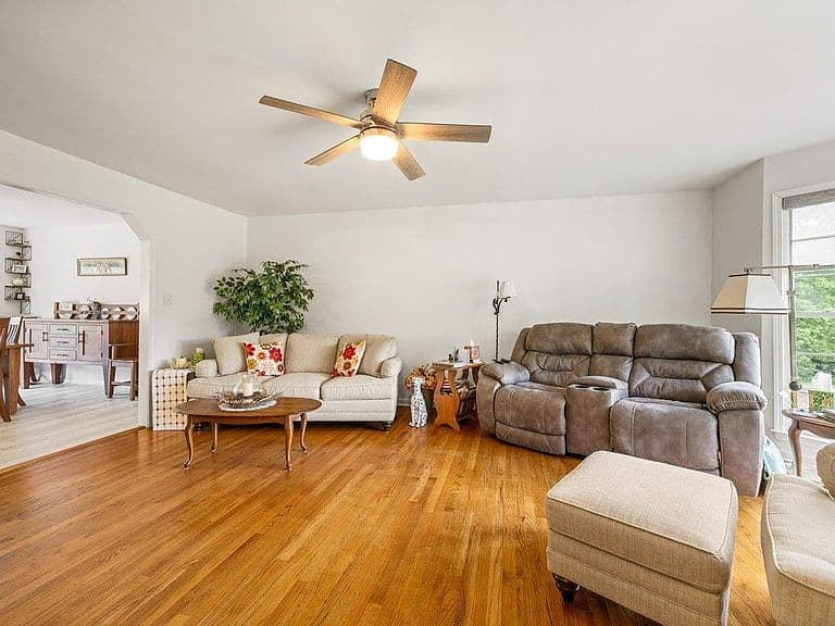 Listing photo 5