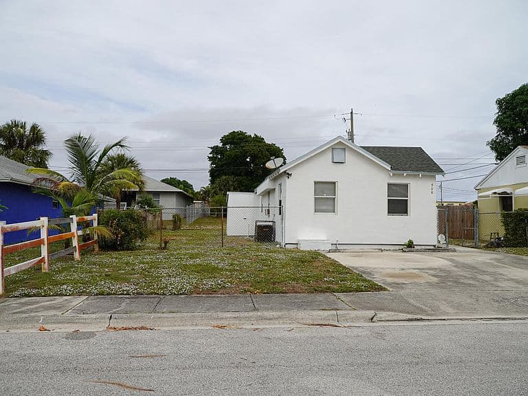 Listing photo 4