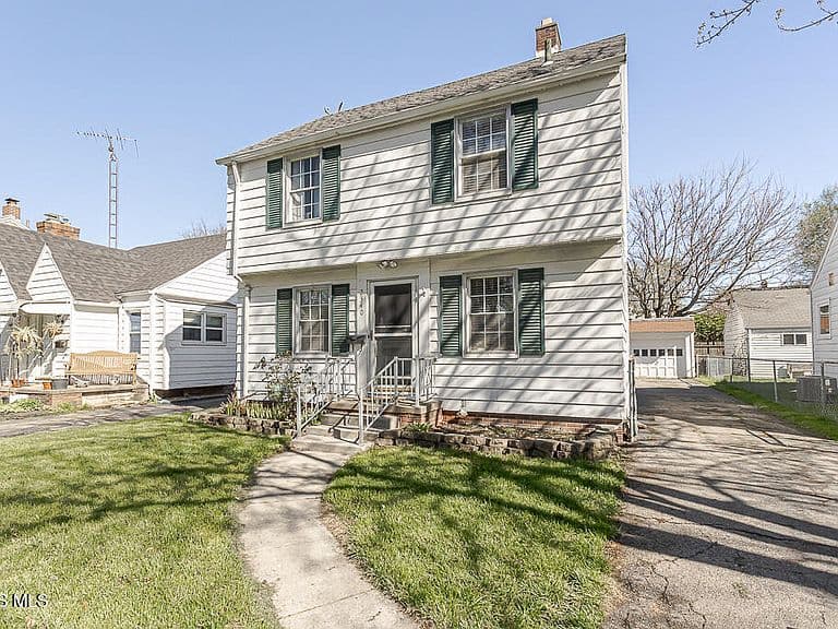 Listing photo 2