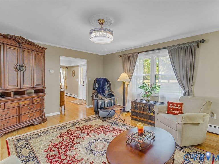 Listing photo 4