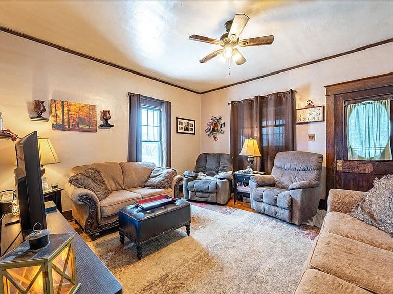 Listing photo 4