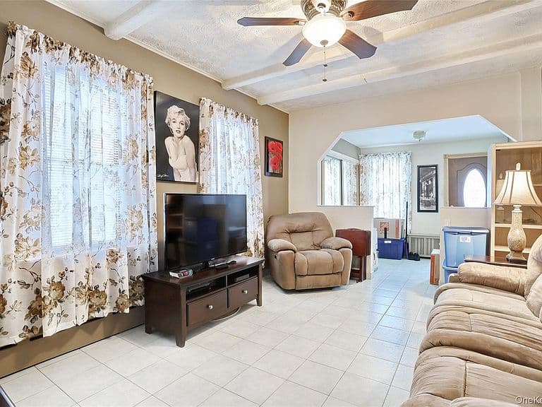 Listing photo 5