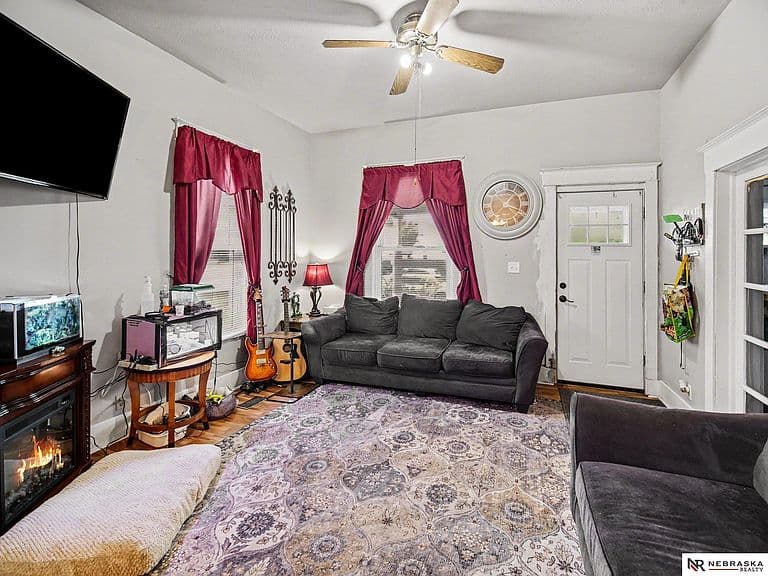Listing photo 3