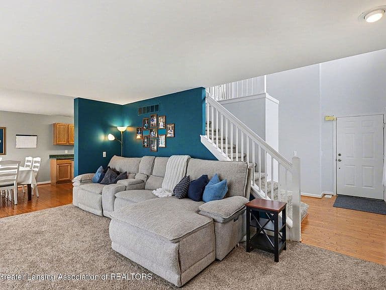 Listing photo 5