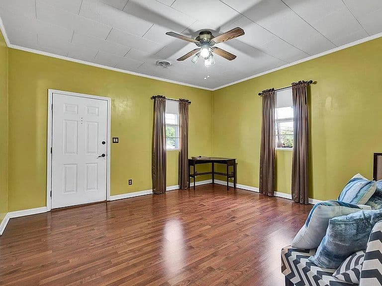 Listing photo 4