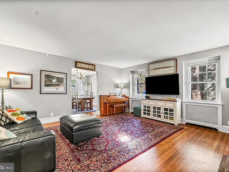 Listing photo 3