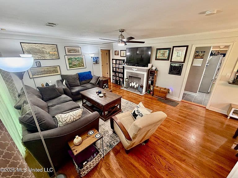 Listing photo 3