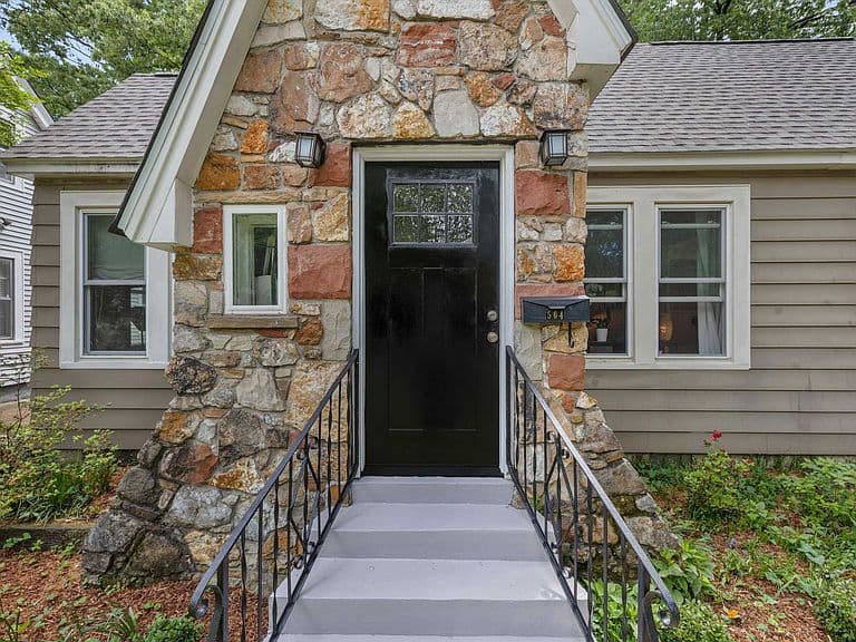 Listing photo 3