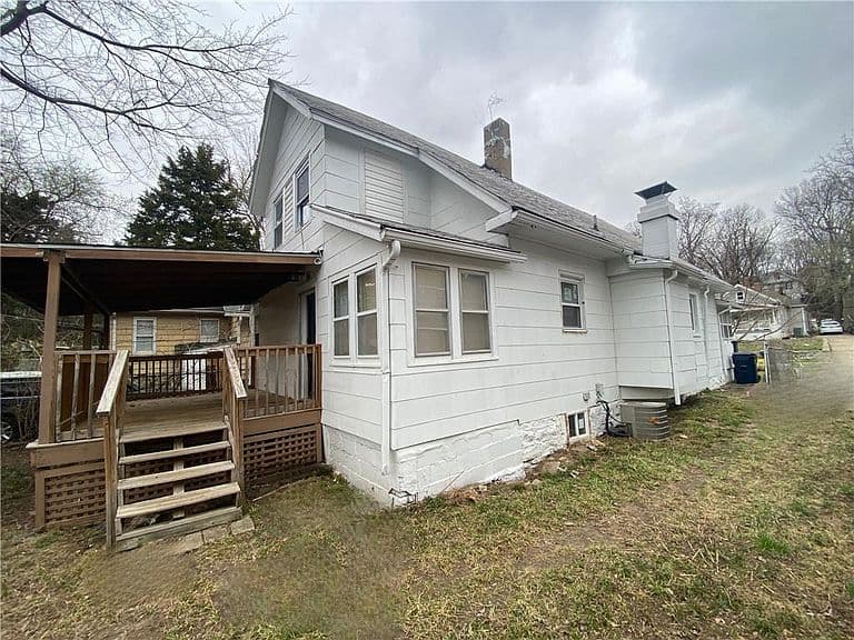 Listing photo 2