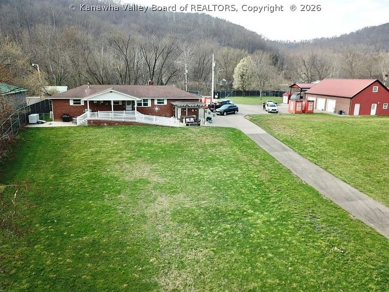 Listing photo 3