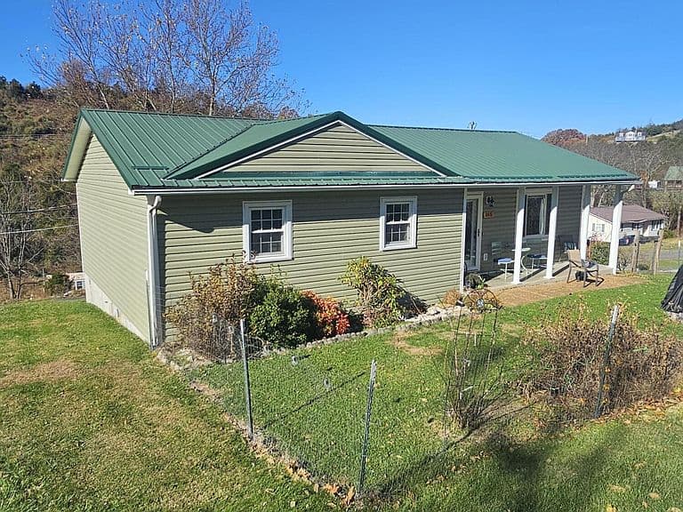 Listing photo 2