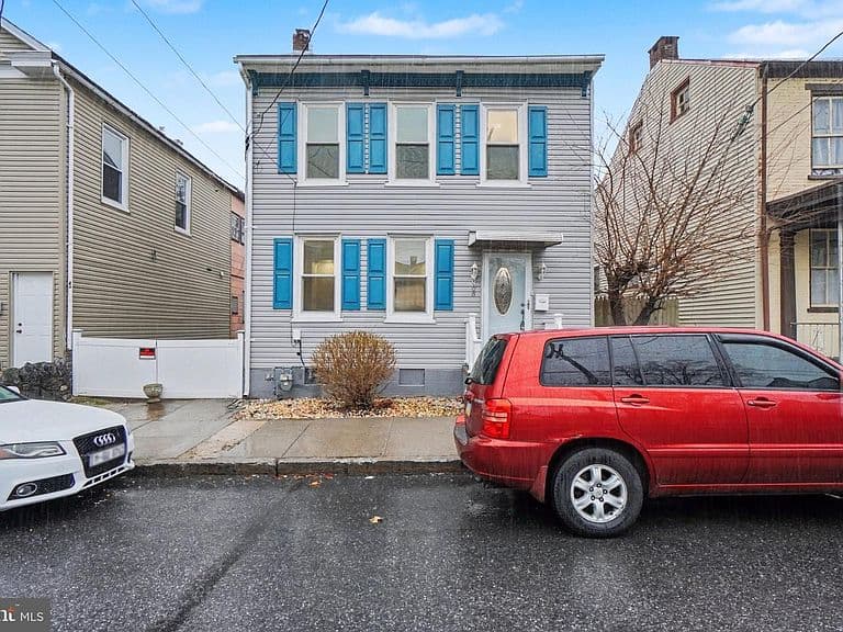 Listing photo 2