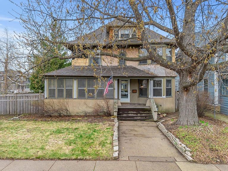 Listing photo 3