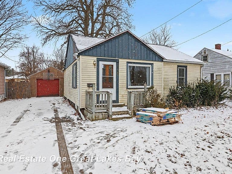 Listing photo 2
