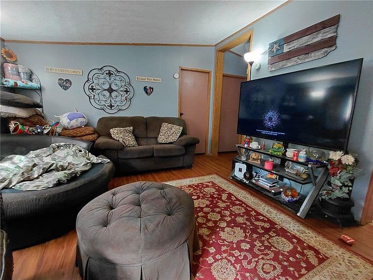 Listing photo 5