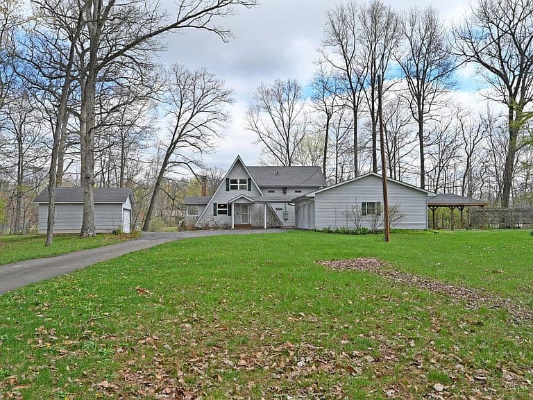 Listing photo 2