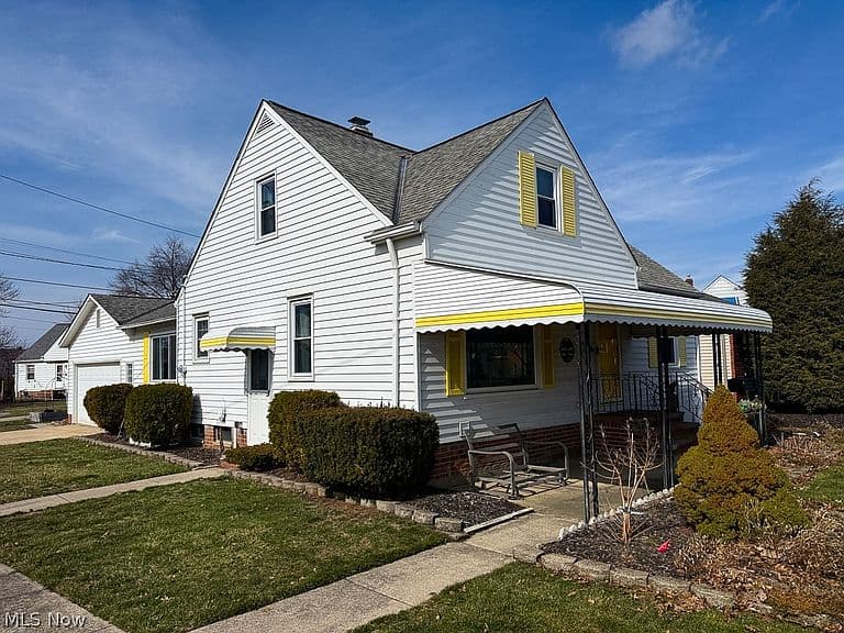 Listing photo 2