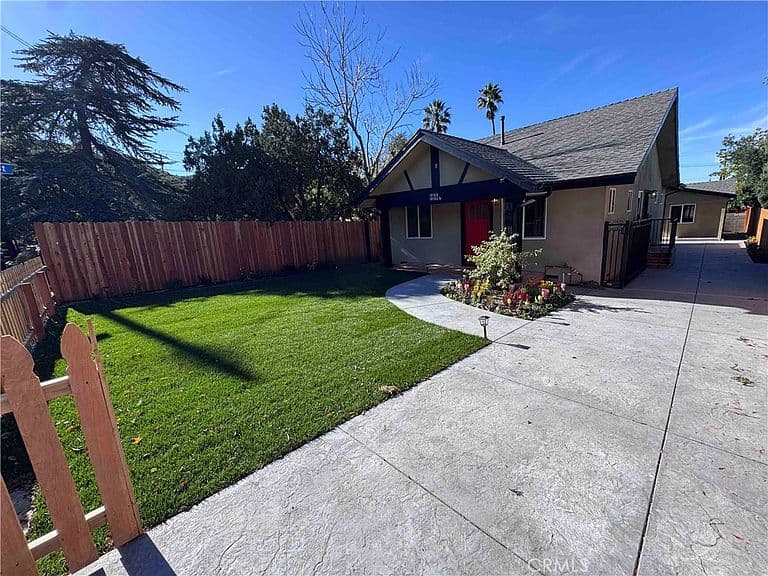 Listing photo 3