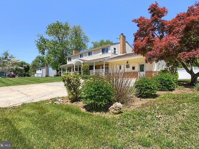 Listing photo 3