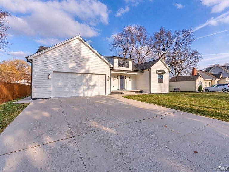Listing photo 2