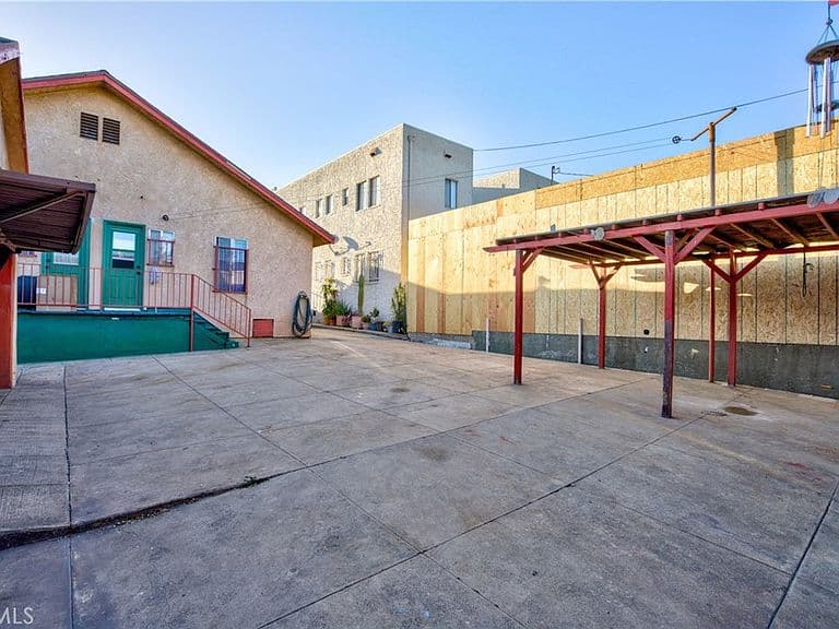 Listing photo 4
