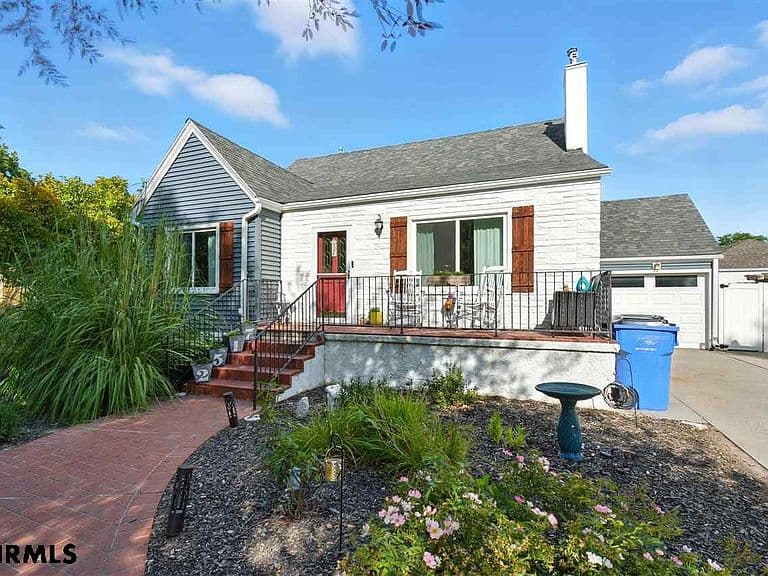 Listing photo 2