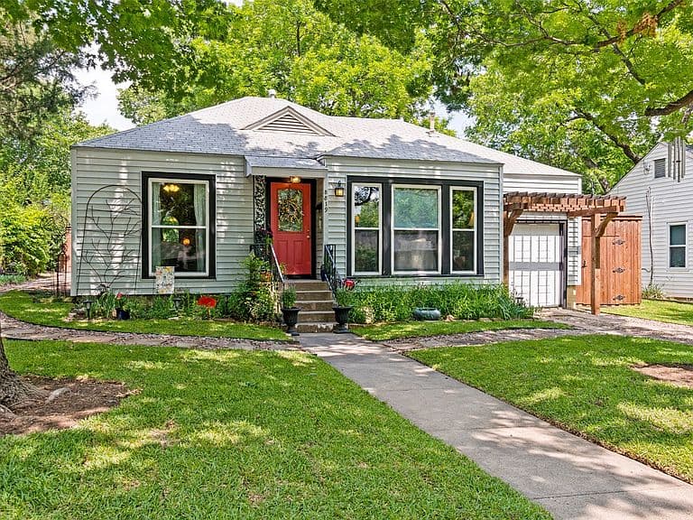 Listing photo 2