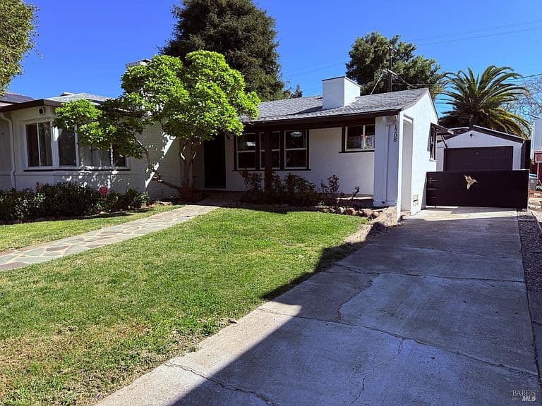 Listing photo 5