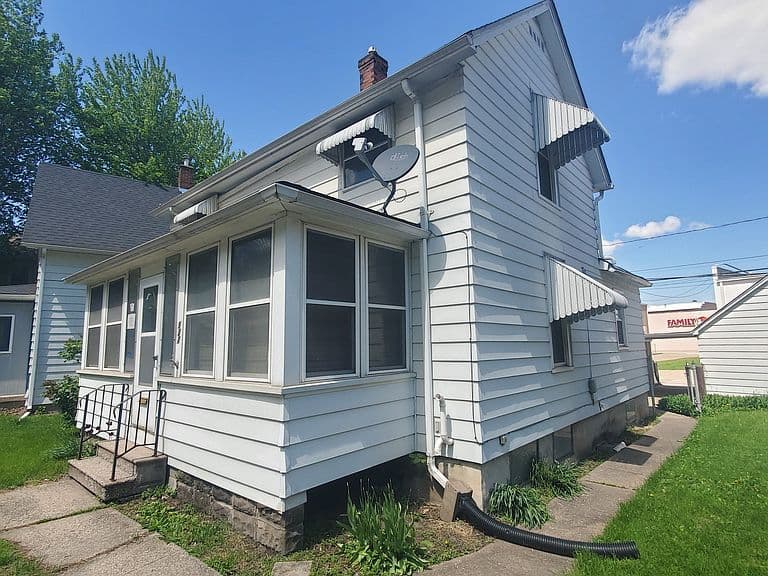 Listing photo 2