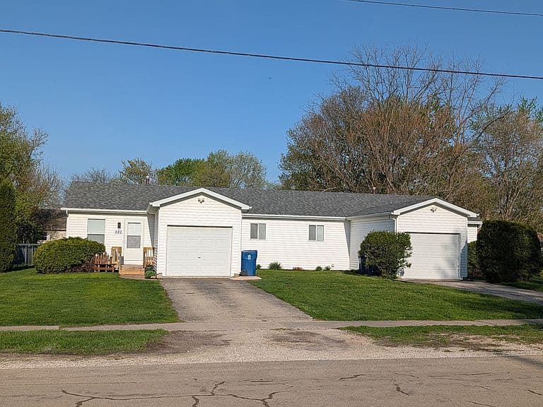 Listing photo 2