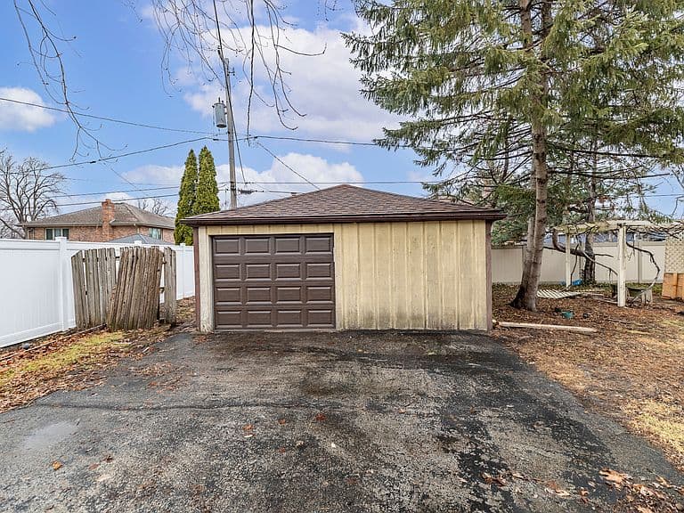 Listing photo 5