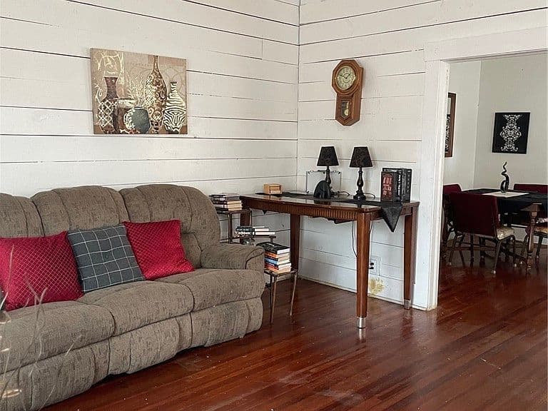 Listing photo 3