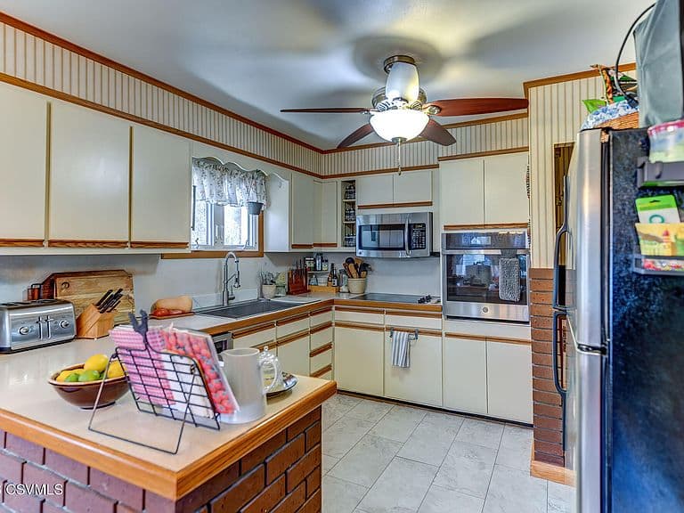 Listing photo 5