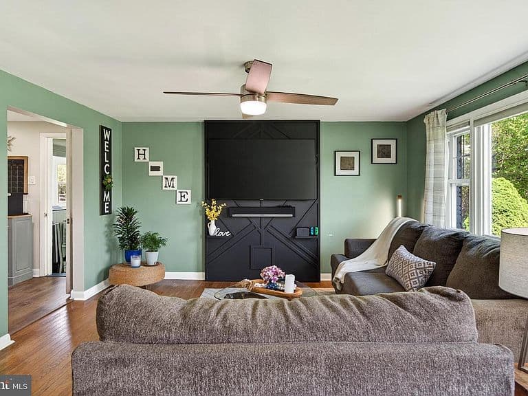 Listing photo 4