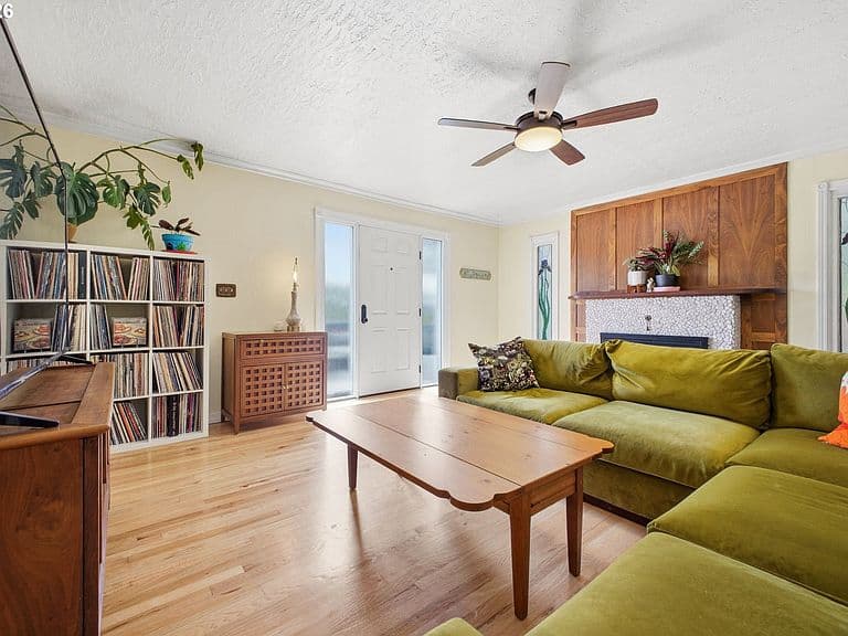 Listing photo 5