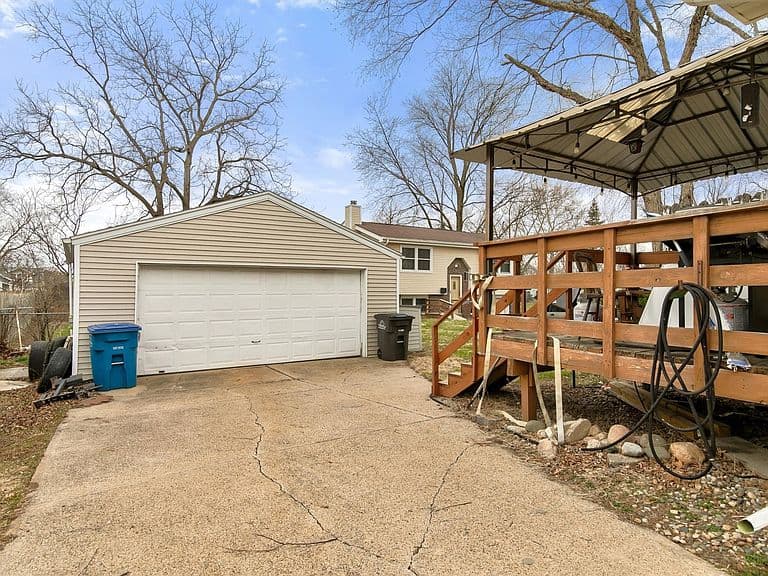 Listing photo 5