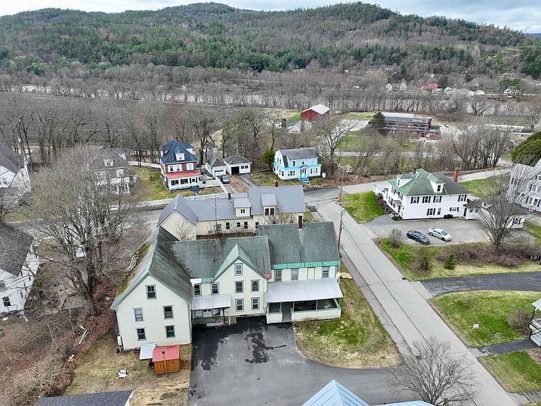 Listing photo 4