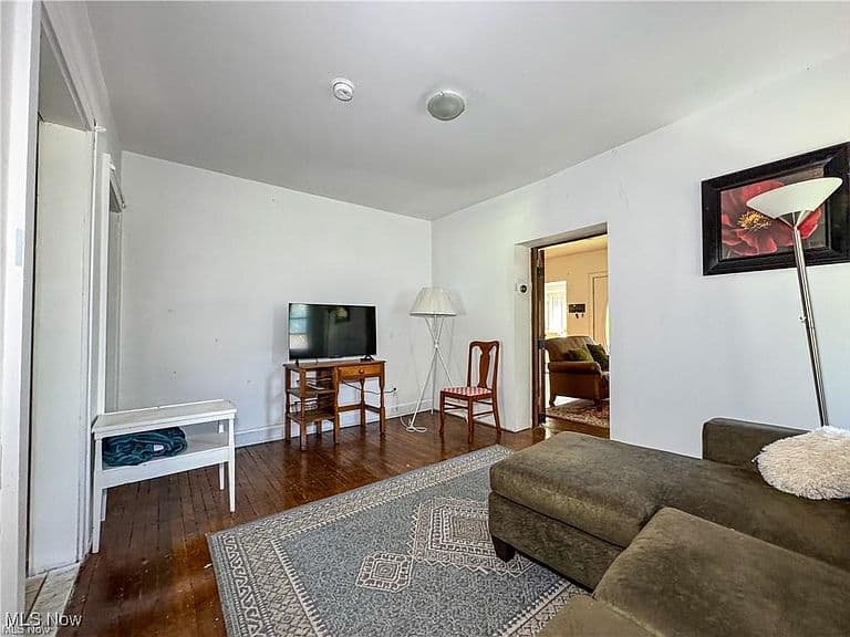 Listing photo 5