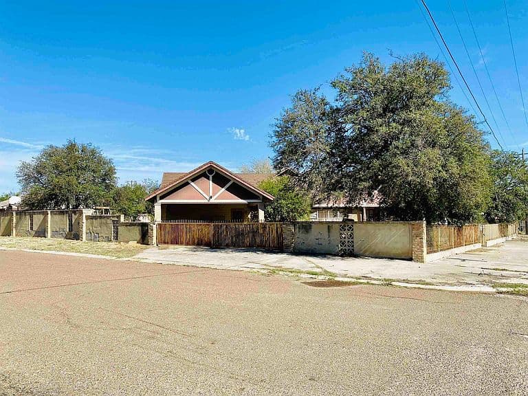 Listing photo 4