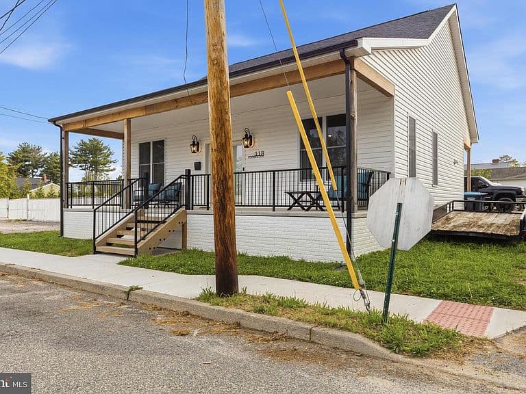 Listing photo 4