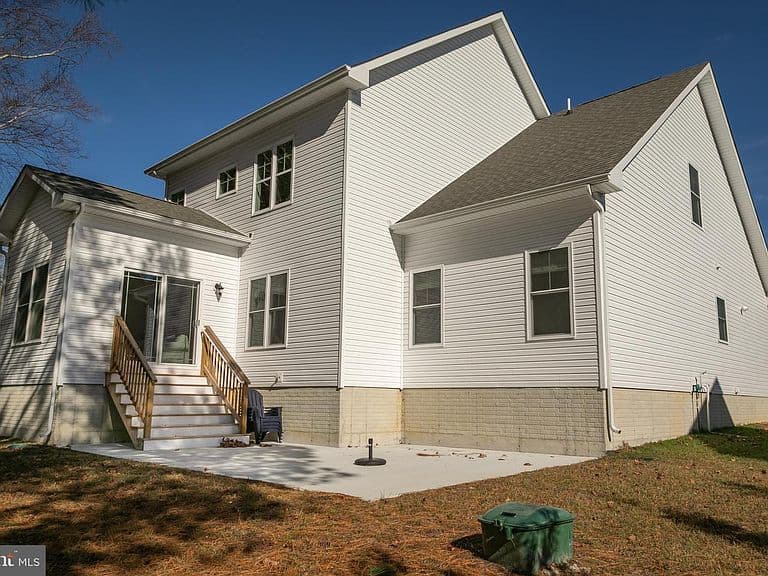 Listing photo 4