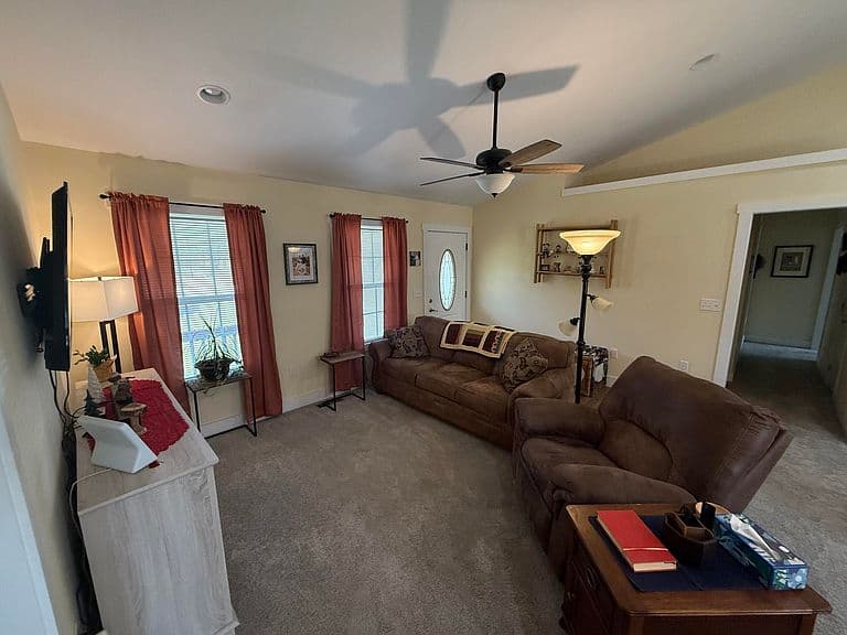 Listing photo 5