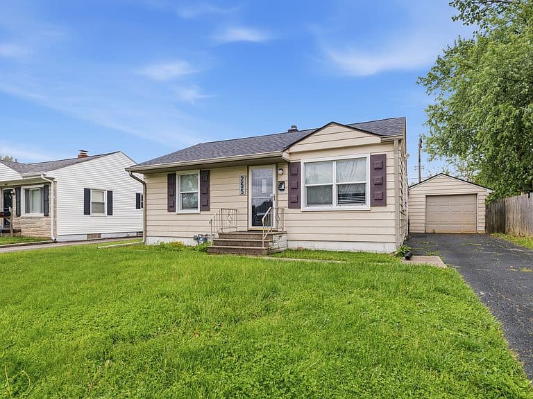 Listing photo 2