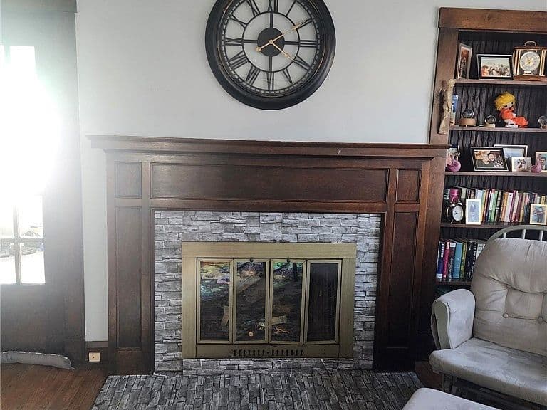 Listing photo 5